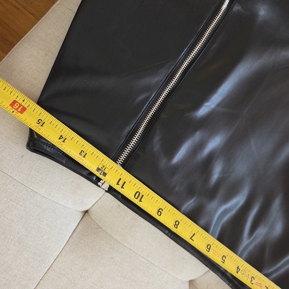 NWT Lulus Black Vegan Faux Leather Zip Front Mini Skirt - Size M Date Night Out - Picture 10 of 12